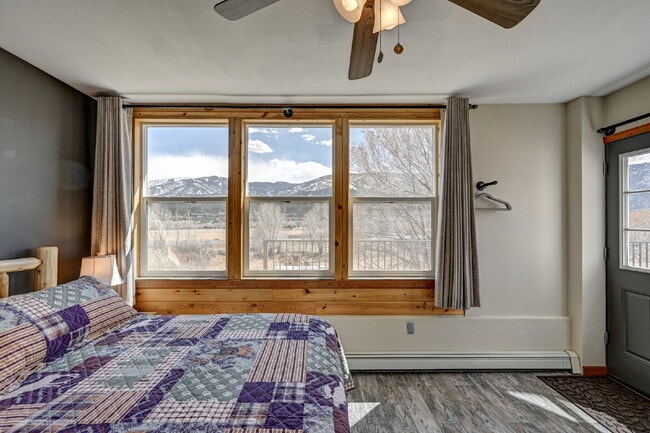 Building Photo - Affordable Luxury 2b/1b in Salida — Utilit...