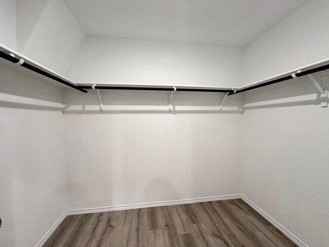 Building Photo - Beautiful 4 bedroom, 2 bath in NBTX