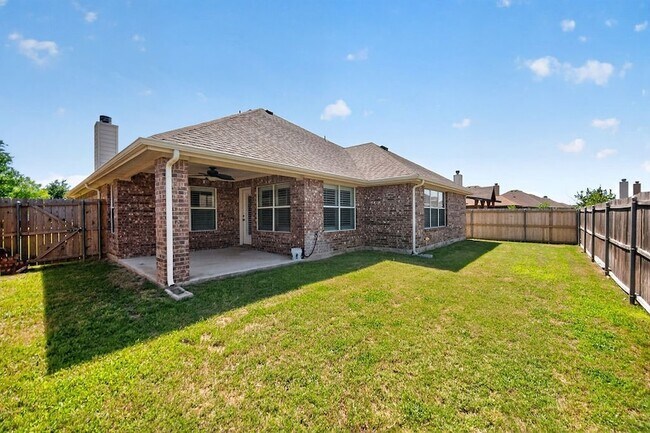 Building Photo - 2360 Collin Dr