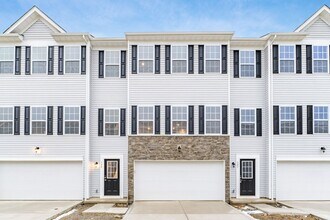 Building Photo - 121 Red Willow Dr