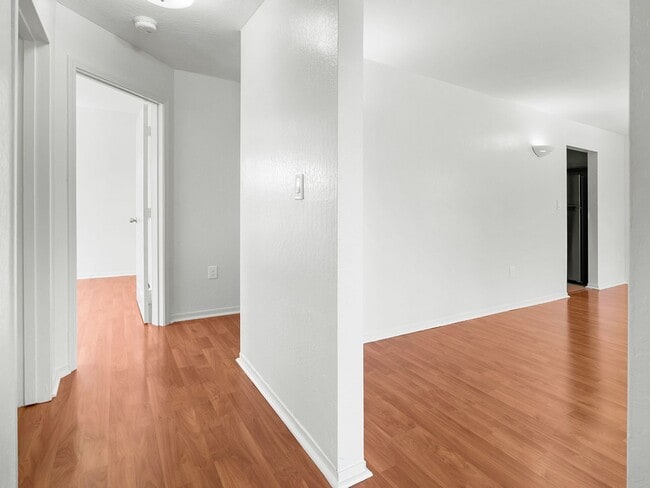 Building Photo - Duplex Living