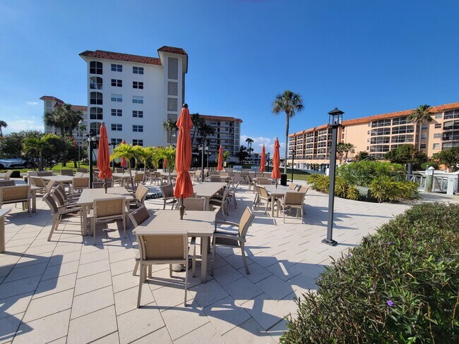 Building Photo - 2871 N Ocean Blvd