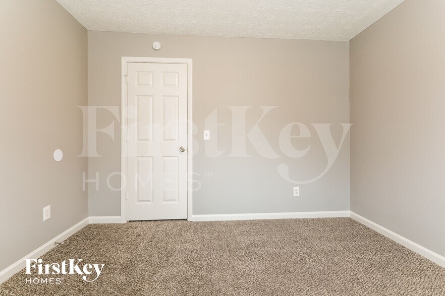 Building Photo - 3985 Fallbrook Dr NW