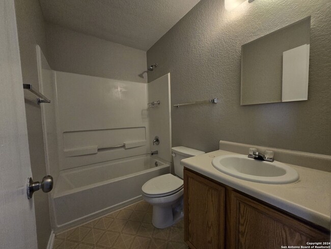 Building Photo - Super Clean & Move-In Ready! 3 Bed, 2.5 Ba...
