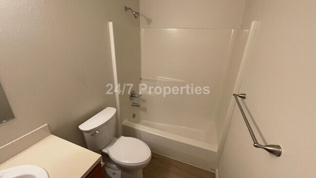 Building Photo - 2025-845MF