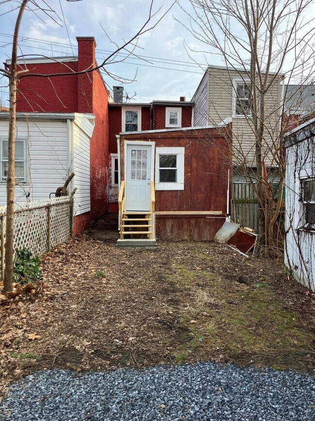 Building Photo - 14 Old Dorwart St