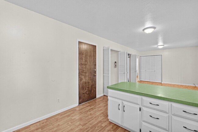 Building Photo - Rice St (17/19)