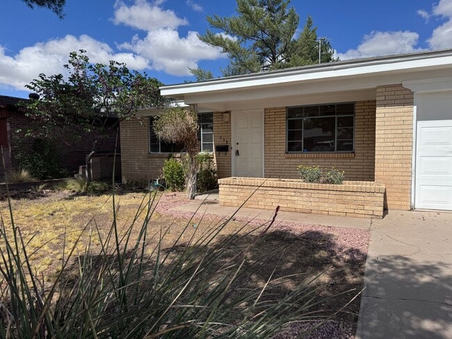 Building Photo - 3 Bedroom, 2 Bathroom Home near Washington...