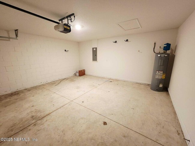 Building Photo - 27 Farmsworth Dr