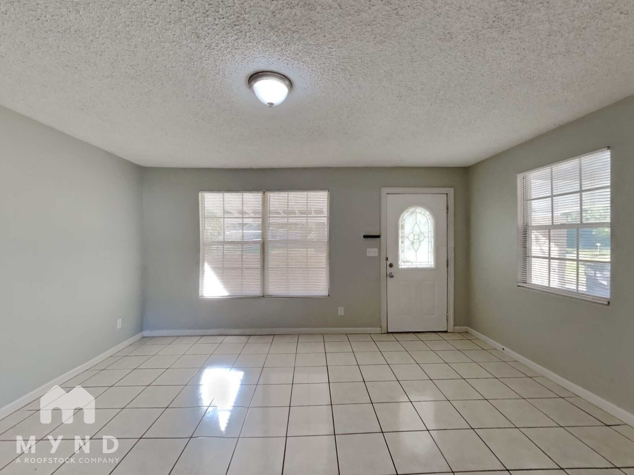 Building Photo - 1033 Busac Ave