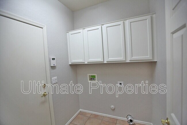 Building Photo - 8010 W Yukon Dr
