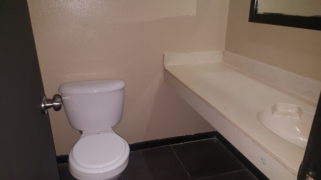 Building Photo - 657 Watson St