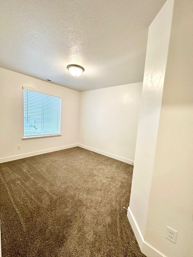 Building Photo - HC509