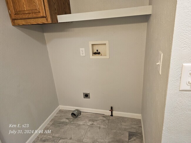 Building Photo - 26154 Rogers Rd