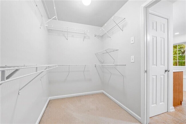 Building Photo - 2844 Loftview Square