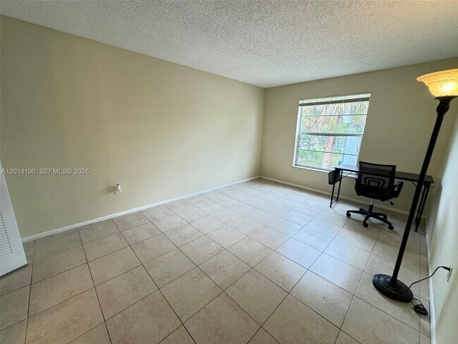Building Photo - 415 Executive Center Dr