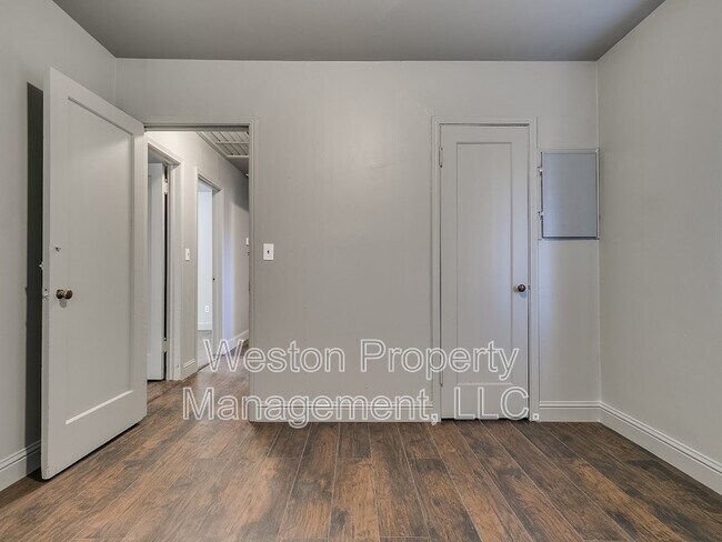 Building Photo - 2101 Westchester Dr