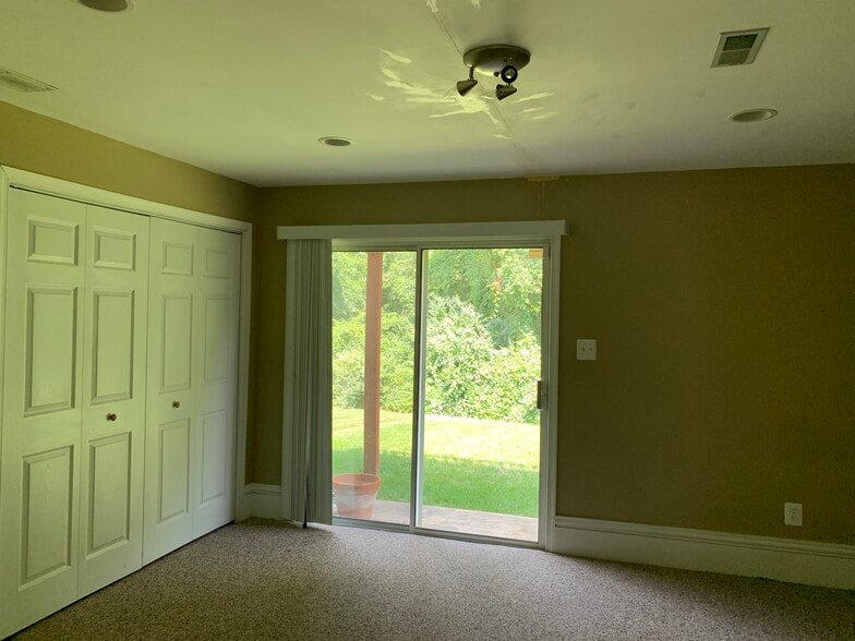 Building Photo - 47 Wicklow Rd