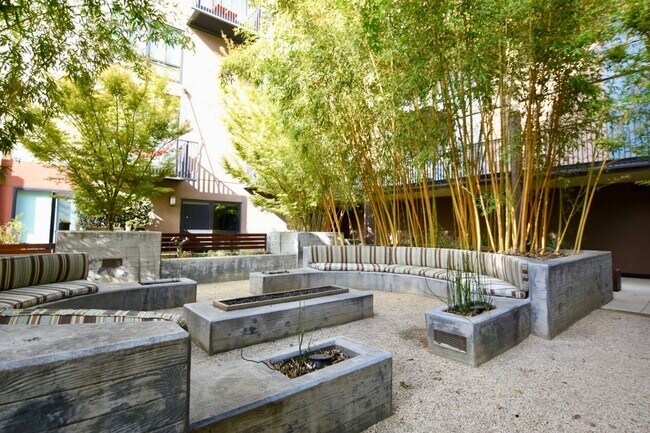 Building Photo - Spacious, Luxurious Modern 2 Bedroom, 2 Bathroom condo on the Top Floor of the Highly Desired Pla...