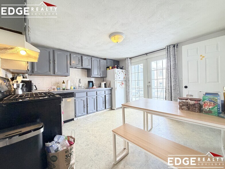 Building Photo - 5 Cottage St