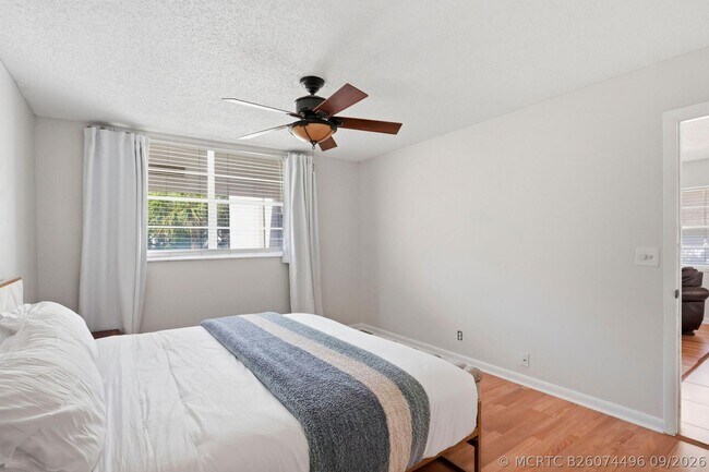 Building Photo - 2825 SW 22nd Ave