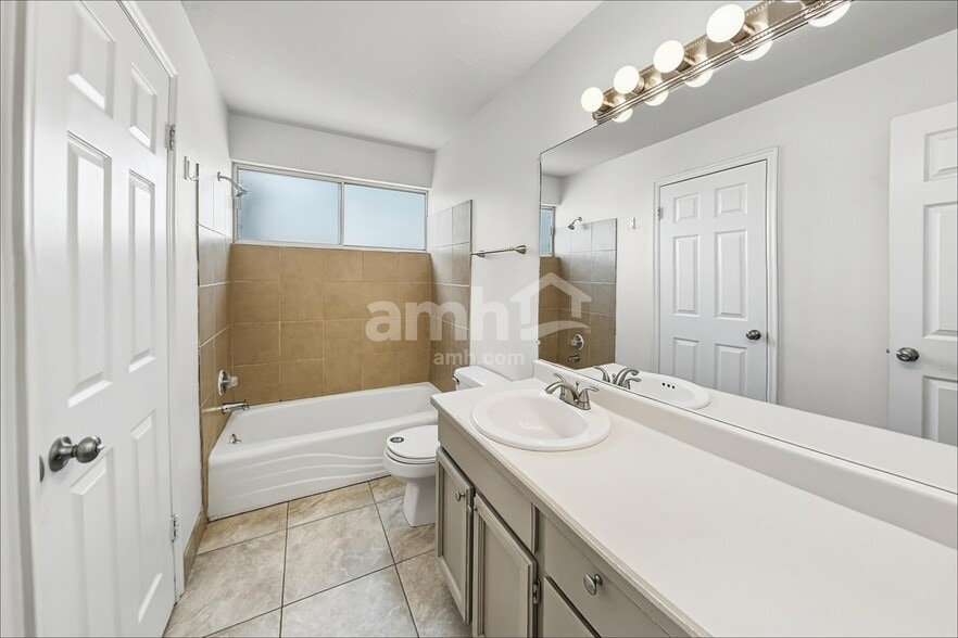 Building Photo - 5544 Lopalena Cir