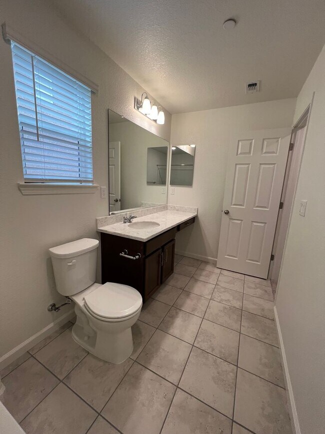 Building Photo - Beautiful 3 Bedroom Enclave at Folsom Ranch Home!