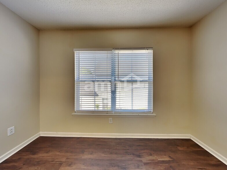 Building Photo - 62 Creek Bend Dr