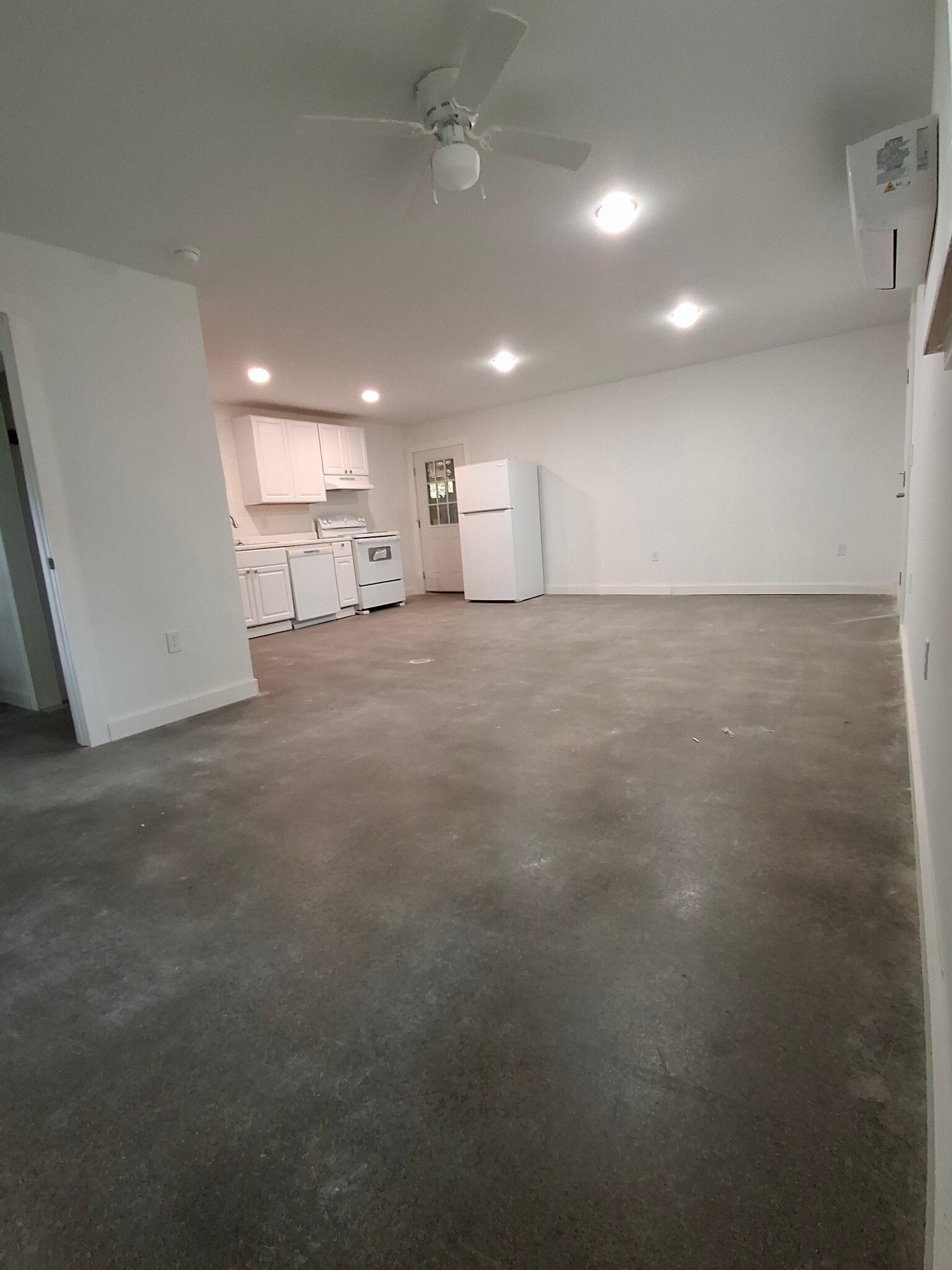 Building Photo - 46 Lena Dr
