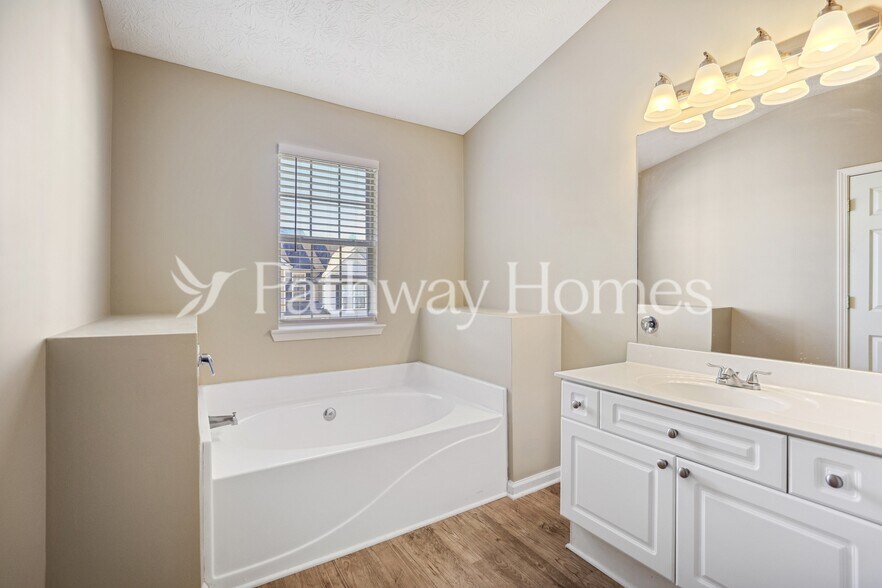 Building Photo - 4922 Vireo Dr