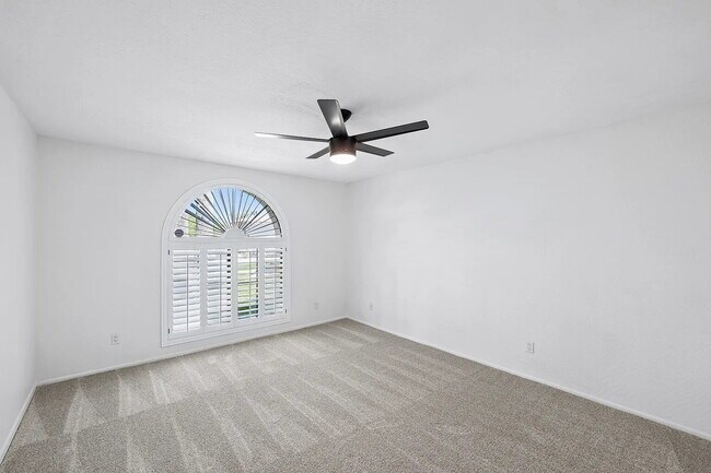 Building Photo - SPARKLING PRIVATE POOL, BEAUTIFUL HOME, UNBEATABLE LOCATION!