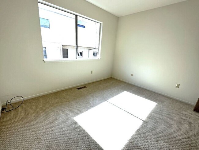 Building Photo - Clar65-67
