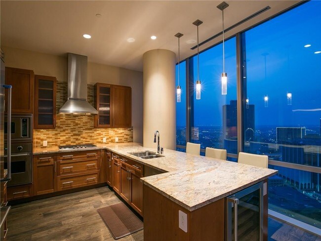 Building Photo - 1301 Throckmorton St