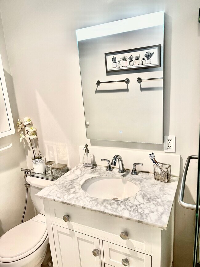 Building Photo - 7236 Oakdale Ave