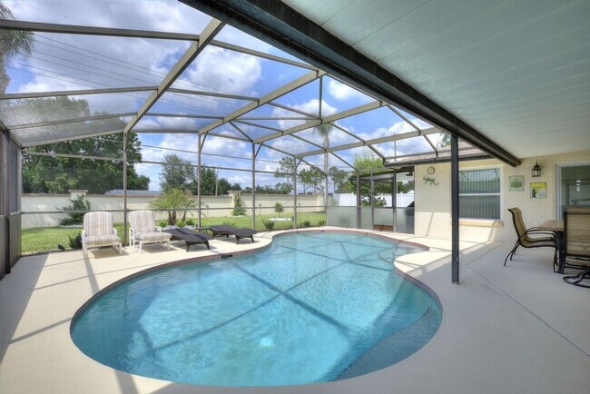 Building Photo - 7725 Indian Ridge Trail N