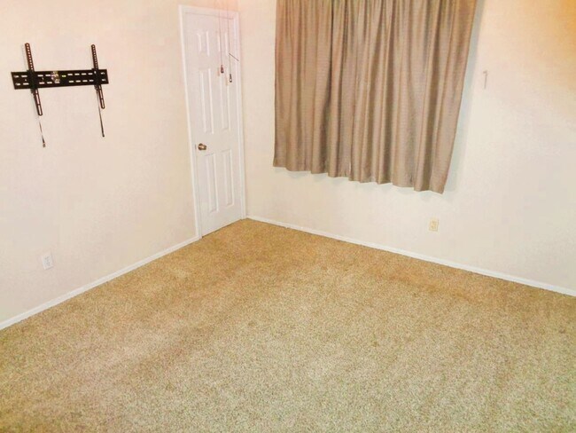 Building Photo - Exquisite Single Level Upper Valley Home With Refrigerated Air Located In Quiet Neighborhood