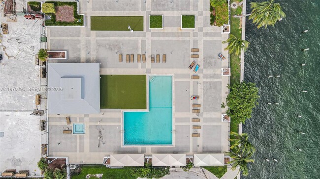 Building Photo - 600 NE 36th St