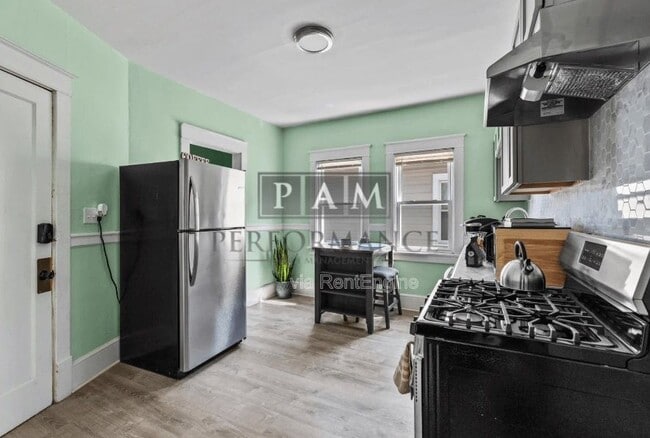 Building Photo - 2872 S Linebarger Terrace