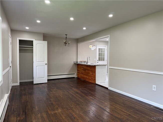 Building Photo - 126 Belleview Dr