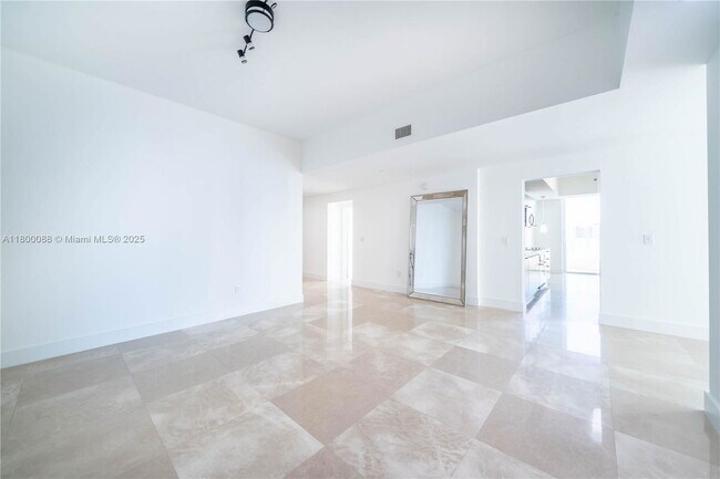 Building Photo - 3330 NE 190th St