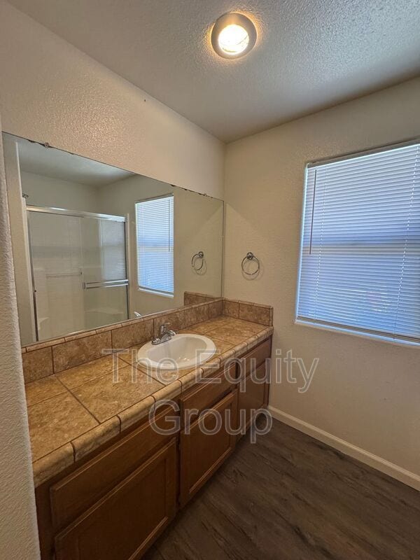 Building Photo - 2116 W Lark Ave