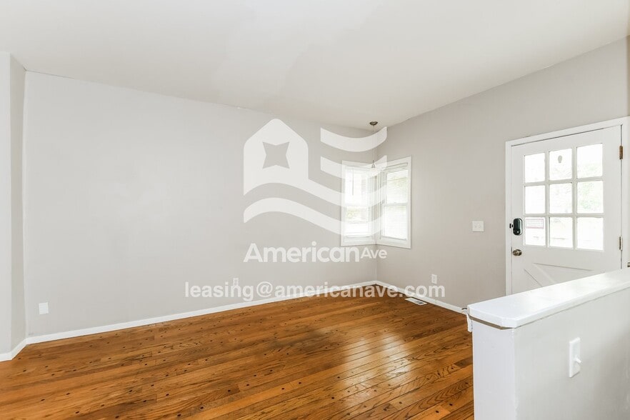 Building Photo - 4904 Tiemann Ave