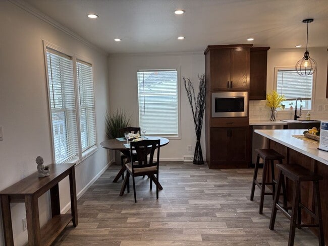 Building Photo - 16 Cimarron