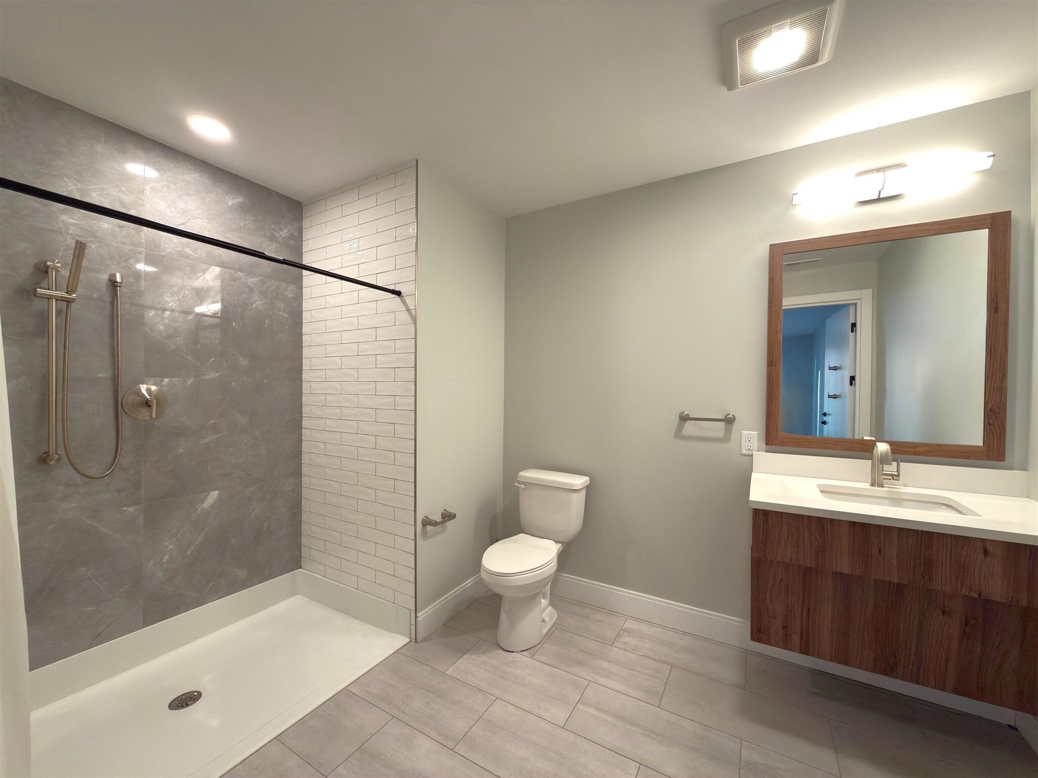 Building Photo - 15 Central St