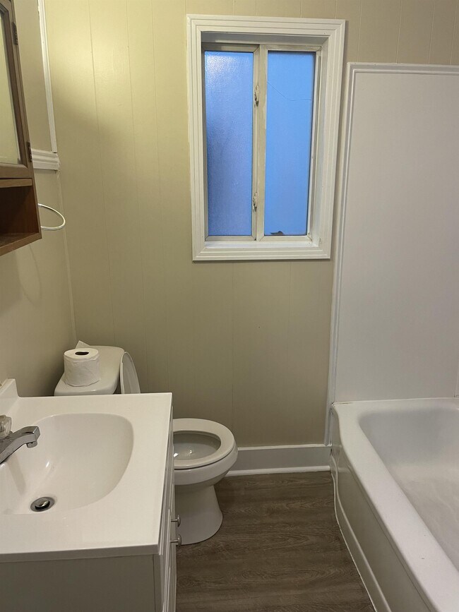 Building Photo - 504 Pearl St