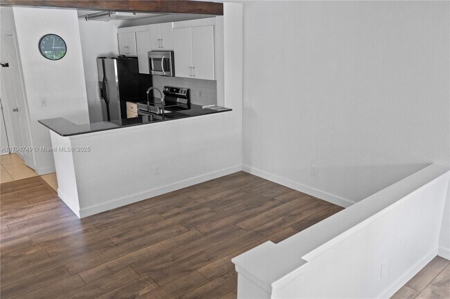 Building Photo - 1725 Palm Cove Blvd