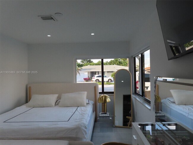 Building Photo - 260 187th St