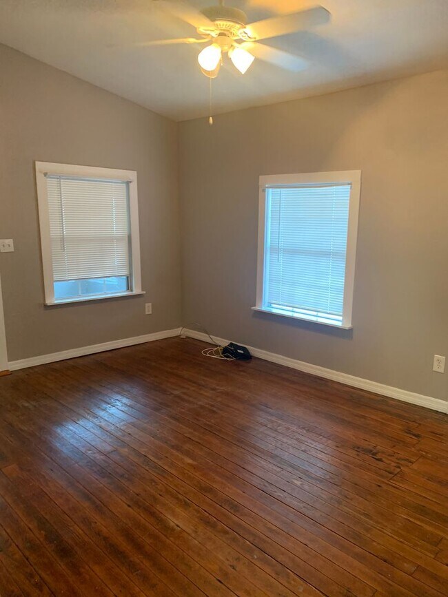 Building Photo - MOVE IN SPECIAL- Cozy 2 Bed/ 1 Bath Home in Saint Cloud
