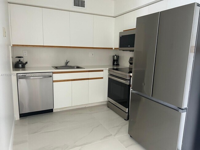 Building Photo - 3400 NE 192 St