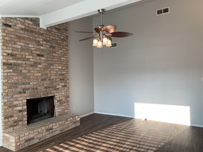 Building Photo - Cute duplex in North Lubbock